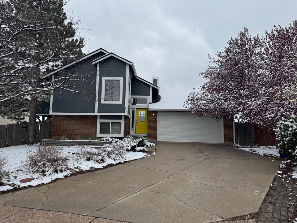 7504 Liberty Bell Dr in Colorado Springs, CO - Building Photo