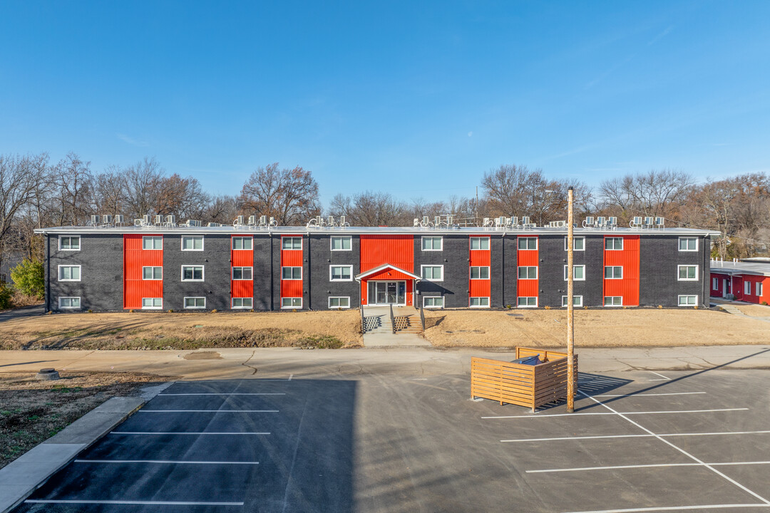 University Digs Apartments in Pittsburg, KS - Building Photo