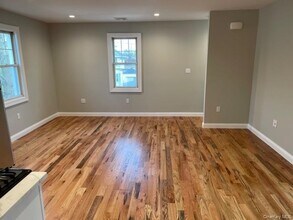 101 Davison Ave in Lynbrook, NY - Building Photo - Building Photo