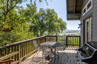 27750 Asti Rd in Cloverdale, CA - Building Photo - Building Photo