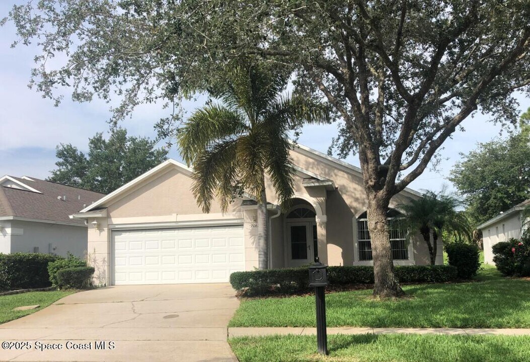 2061 12 Oaks Dr SE in Palm Bay, FL - Building Photo
