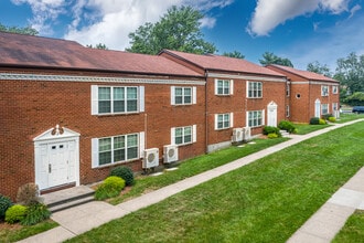 Robert Treat Apartments in Milford, CT - Building Photo - Building Photo