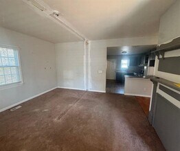 5608 W Pine St in Flowery Branch, GA - Building Photo - Building Photo