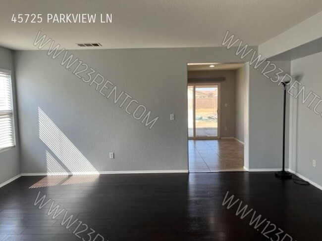 45725 Parkview Ln in Lancaster, CA - Building Photo - Building Photo