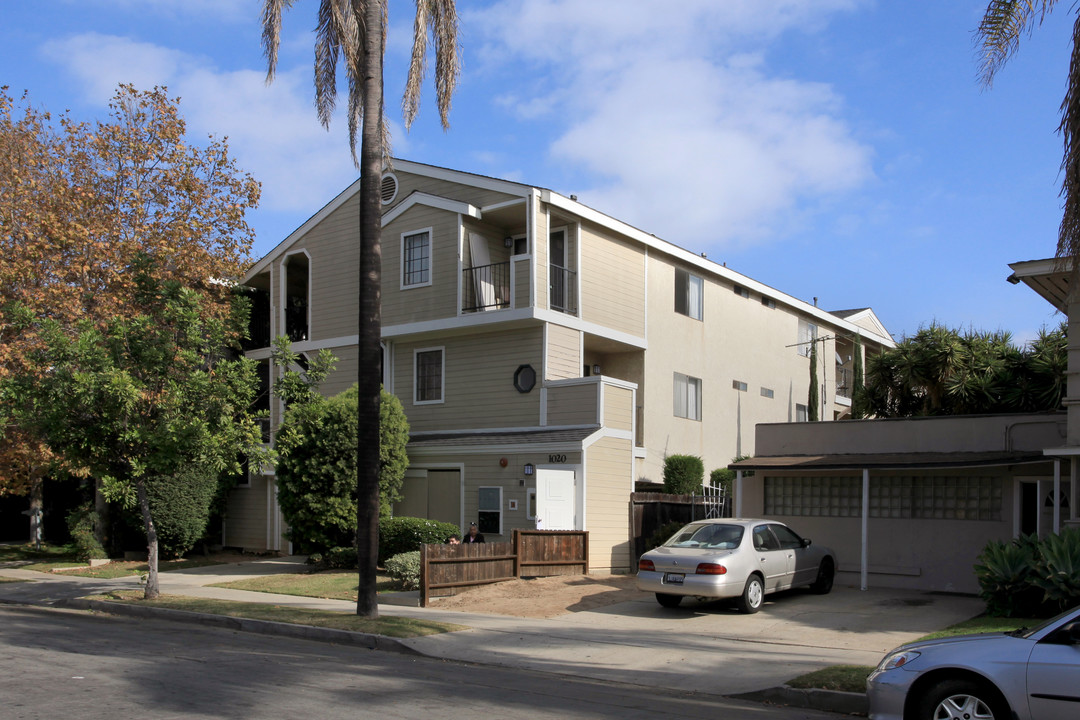 1020 Roswell Ave in Long Beach, CA - Building Photo