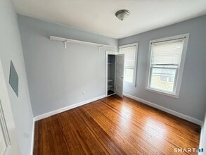 352 Charles St in Bridgeport, CT - Building Photo - Building Photo