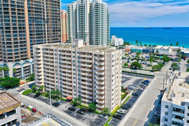 200 S Birch Rd, Unit # 208 in Fort Lauderdale, FL - Foto de edificio - Building Photo