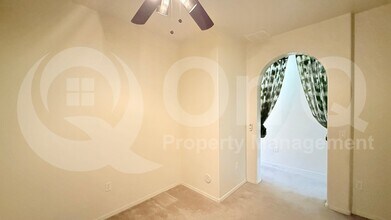 2222 E Huntington Dr in Phoenix, AZ - Foto de edificio - Building Photo