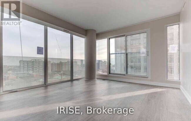 181 Dundas St E in Toronto, ON - Building Photo - Building Photo