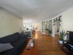 33 Winslow Ave, Unit 2 in Somerville, MA - Building Photo - Building Photo
