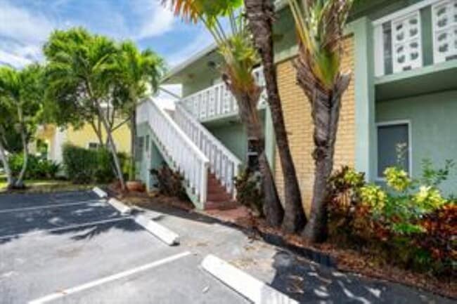 2607 NE 8th Ave in Wilton Manors, FL - Building Photo - Building Photo