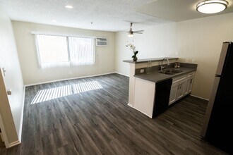 700 S. Berendo Ave in Los Angeles, CA - Building Photo - Interior Photo