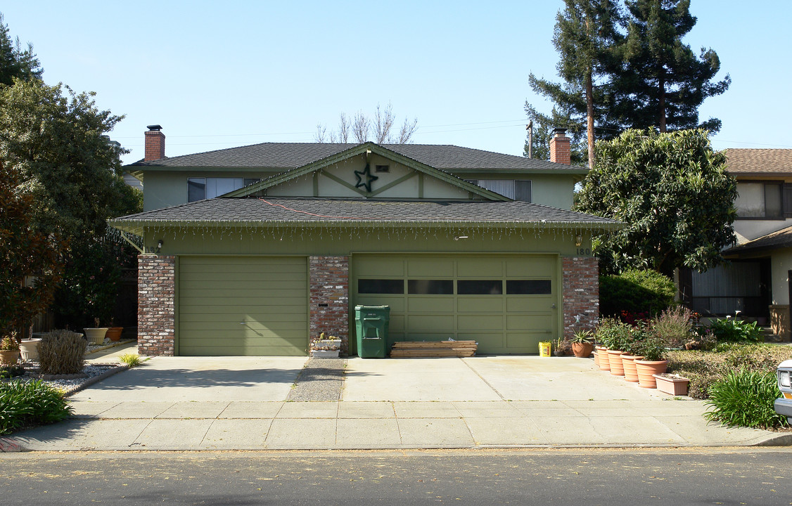 180 Wheeler Ave in Redwood City, CA - Building Photo