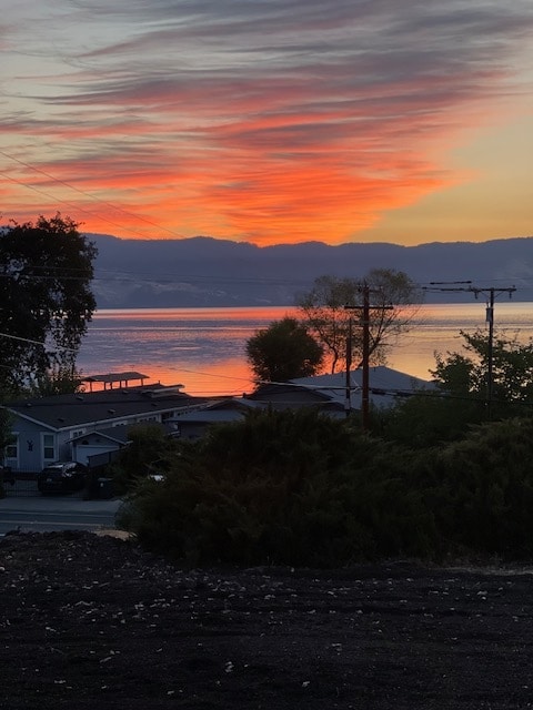 property at 3677 Lakeshore Blvd