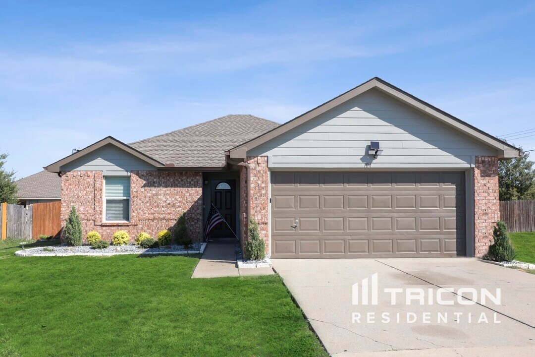 104 Scarlet View in Anna, TX - Building Photo