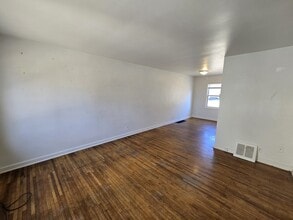 235 Madison St in Waterloo, IA - Building Photo - Building Photo