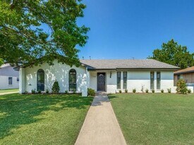 1718 Crescent Dr in Sherman, TX - Building Photo