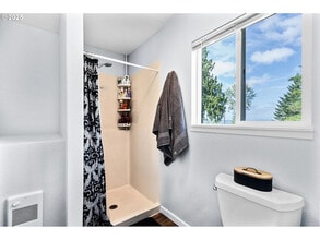 203 Williams Finney Rd in Kelso, WA - Building Photo - Building Photo