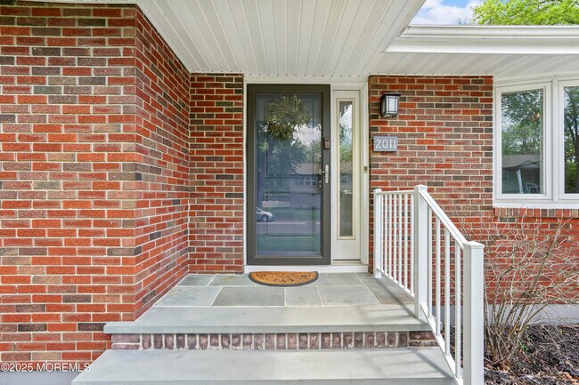 2011 Oakhurst Pkwy in Ocean Township, NJ - Building Photo - Building Photo