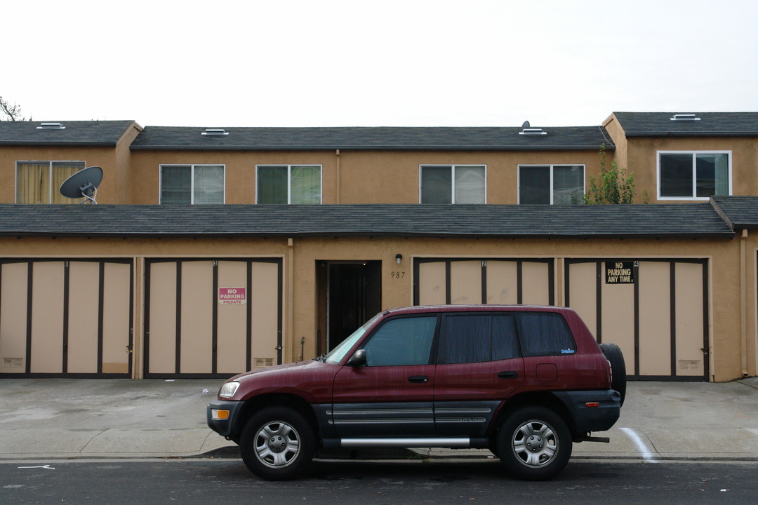 987 Brusco Way in South San Francisco, CA - Building Photo