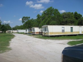 Beeville Mobile Park in Beeville, TX - Foto de edificio - Building Photo