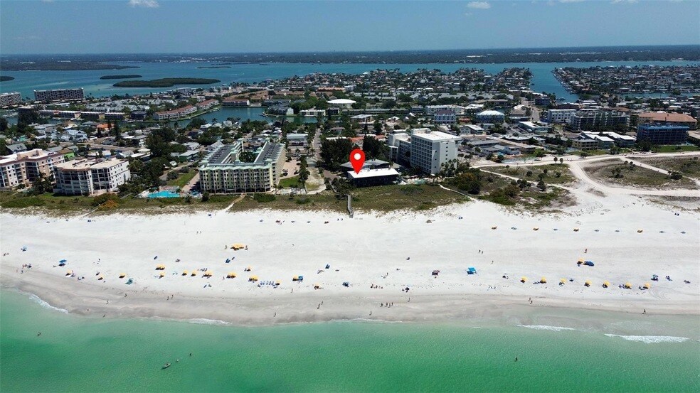 200 120th Ave W in Treasure Island, FL - Foto de edificio