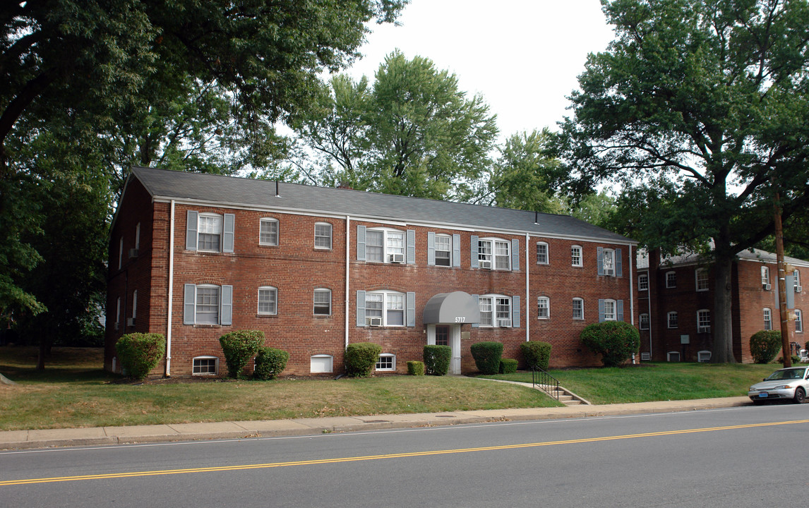 Westover Apartments in Arlington, VA - Building Photo