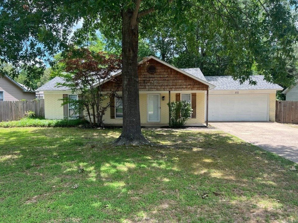 1011 Green Valley Dr in Bryant, AR - Building Photo