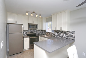 Los Gatos Creek in San Jose, CA - Building Photo