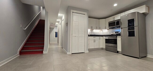 605 E Girard Ave, Unit 3rd floor