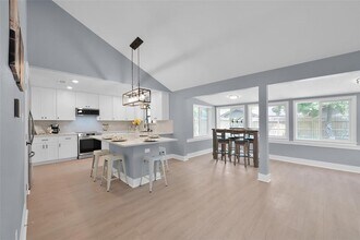 13 Moon Valley Ct in Conroe, TX - Building Photo - Building Photo