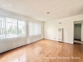 1350 Laurel Ave, Unit 18 in West Hollywood, CA - Foto de edificio - Building Photo