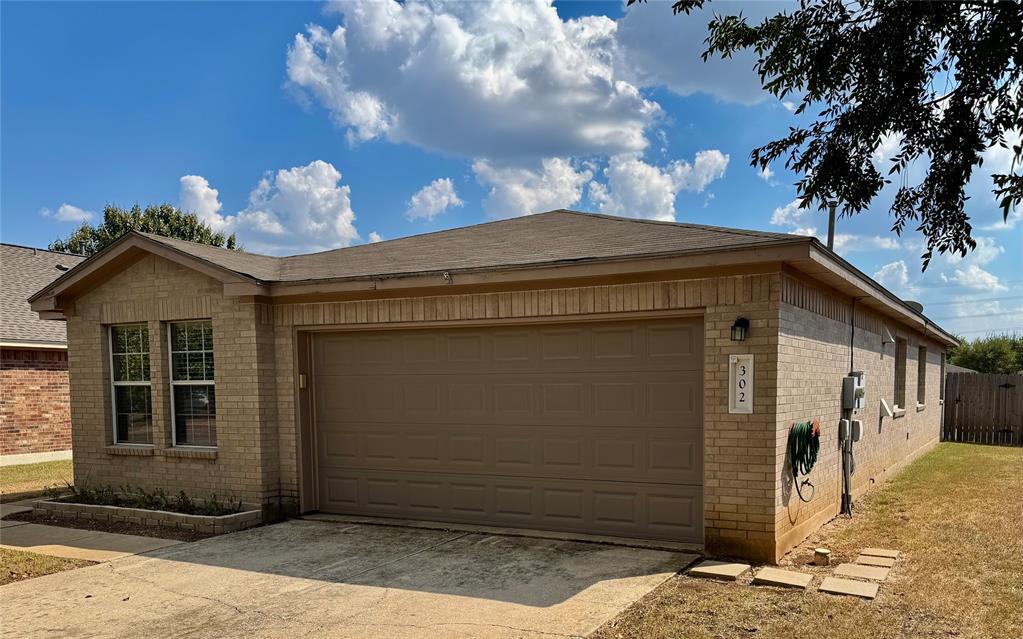 302 McCarthur Dr in Leander, TX - Building Photo
