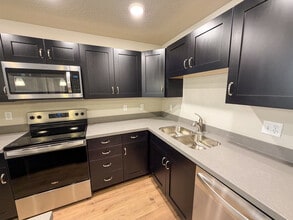 1032 E 400 S, Unit 102B in Salt Lake City, UT - Foto de edificio - Building Photo