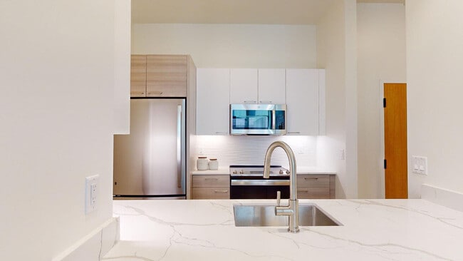 1080 Commonwealth Ave, Unit 20L in Boston, MA - Foto de edificio - Building Photo