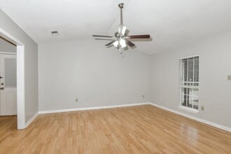 5850 Waverly Dr in Horn Lake, MS - Foto de edificio - Building Photo