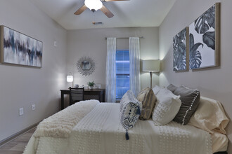 Greene Crossing in Columbia, SC - Building Photo - Interior Photo