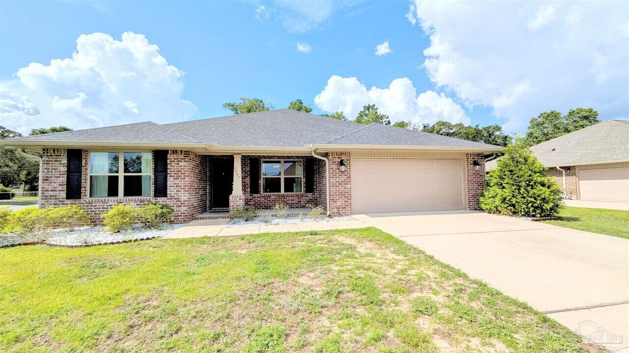 4407 Wilmington Way in Milton, FL - Building Photo