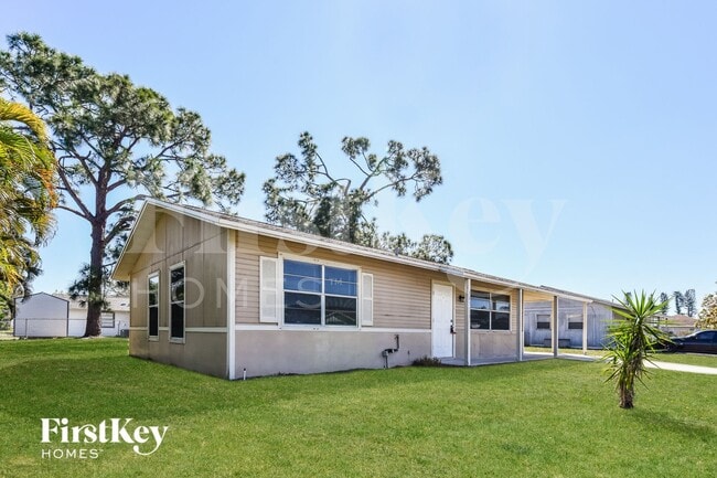 10727 Figtree Ct in Lehigh Acres, FL - Building Photo - Building Photo