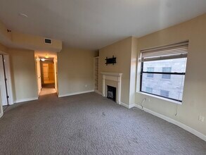 644 Beacon St, Unit 404 in Boston, MA - Building Photo - Building Photo