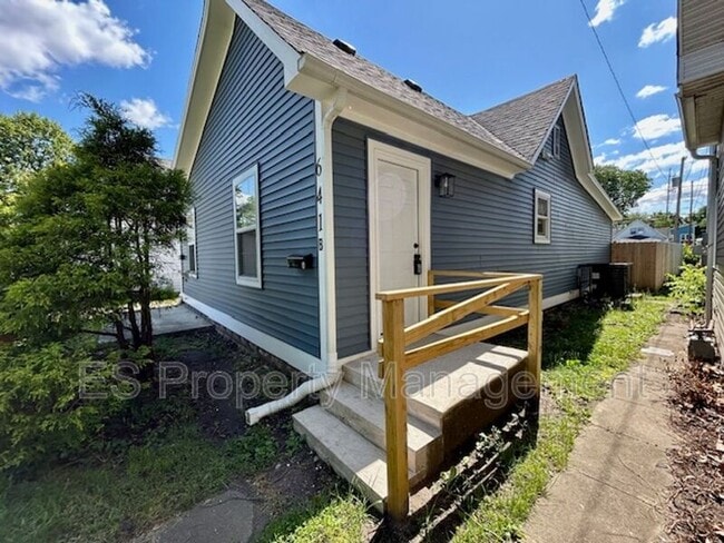 641 Birch Ave in Indianapolis, IN - Foto de edificio - Building Photo