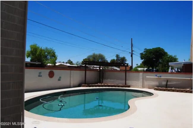 property at 6042 E Eastland St