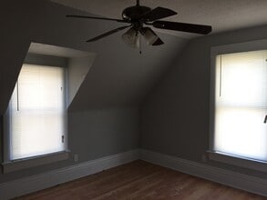 611 W Madison St, Unit 1 in Pontiac, IL - Building Photo - Building Photo