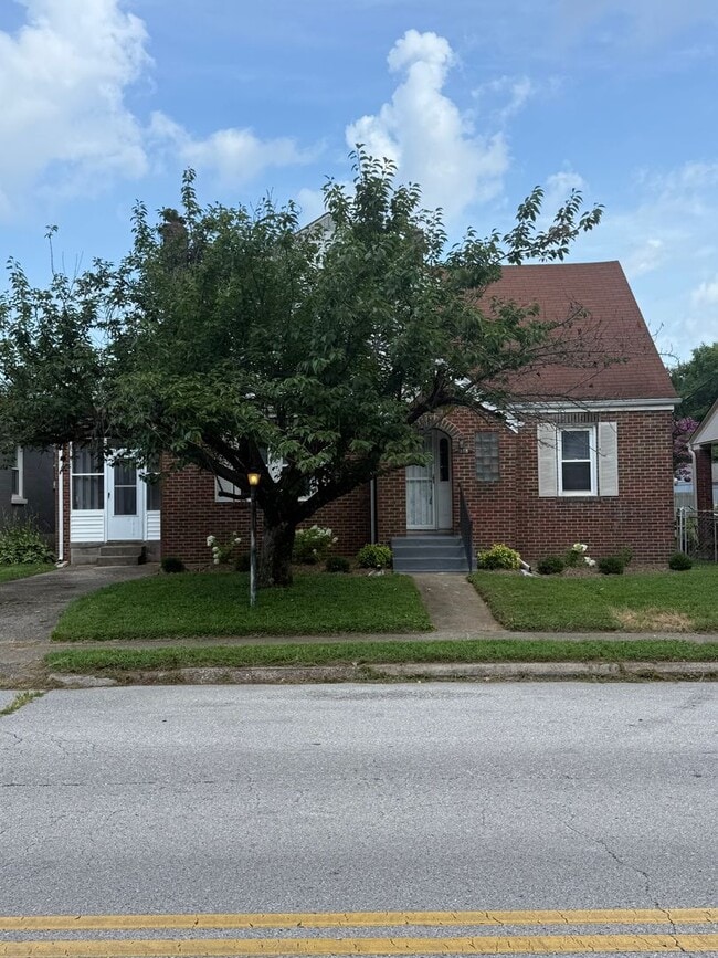 property at 318 E Park Pl