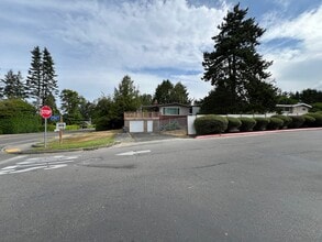 802 S 235th Pl in Des Moines, WA - Building Photo - Building Photo