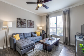 Milano Apartments in Houston, TX - Building Photo - Interior Photo