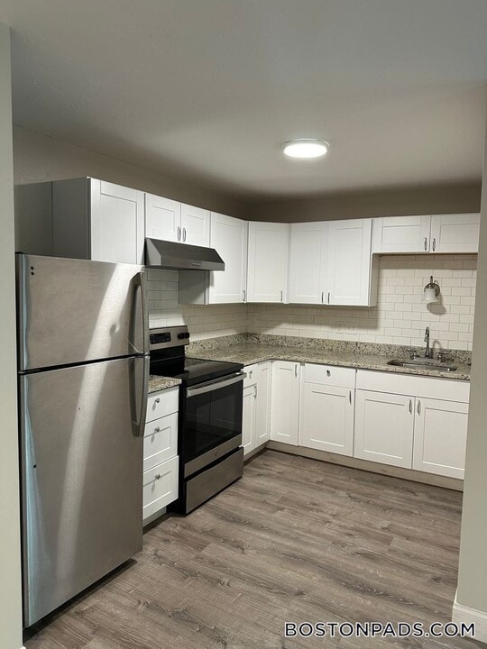 310 Thompson Rd in Webster, MA - Building Photo
