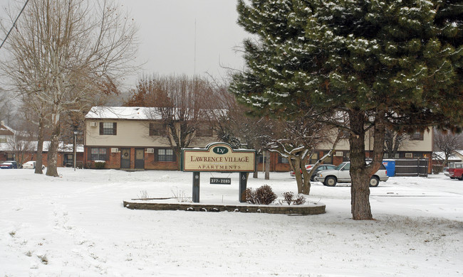 Lawrence Village in South Point, OH - Foto de edificio - Building Photo