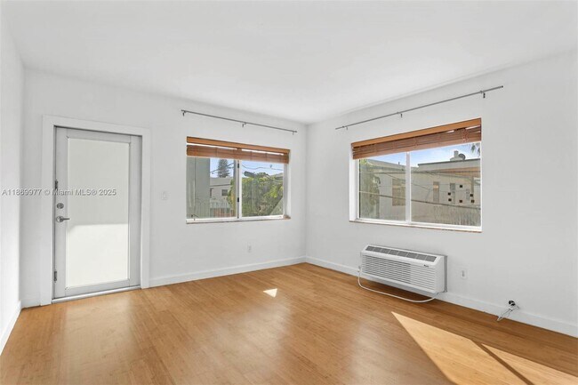 1010 Pennsylvania Ave in Miami Beach, FL - Building Photo - Building Photo