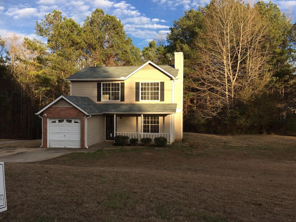 5709 Rock Rd in Union City, GA - Foto de edificio